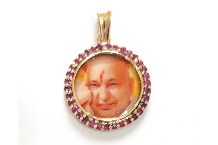 Guruji swaroop pendant with rubies in gold